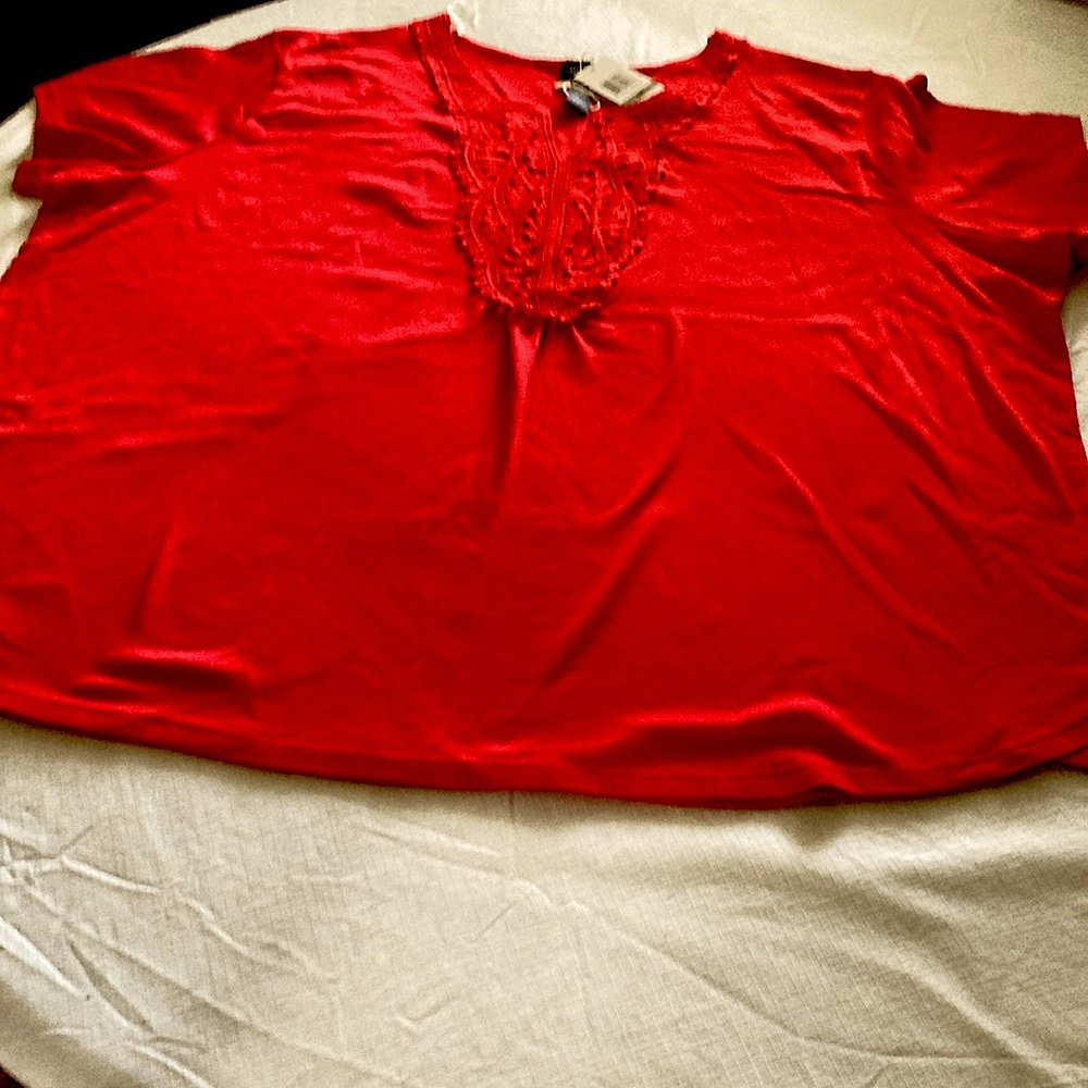 Shortsleeved red jersey top in Plus Size 3X. Great for Valentines and traveling.